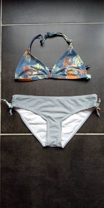 Maillot de bain fille 12 ans très bon état 