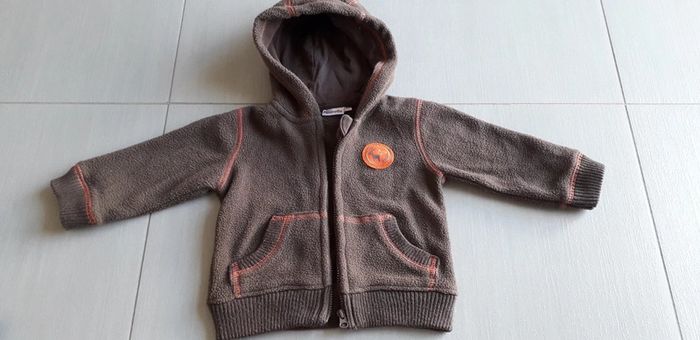 Gilet hiver zippé à capuche polaire 6 mois