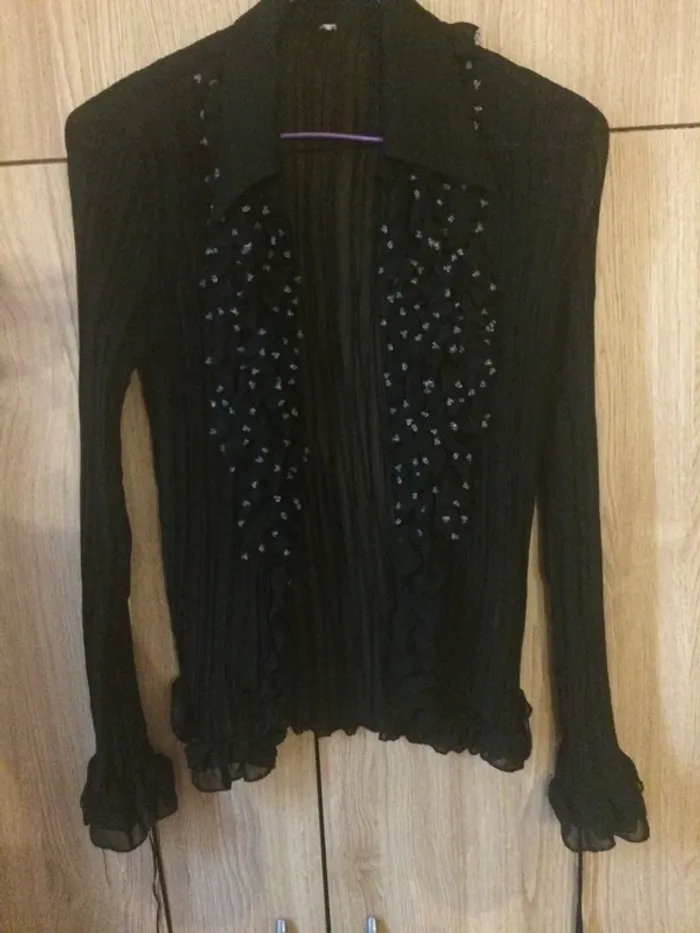 Chemise transparente avec perles