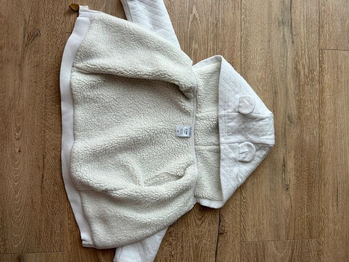 Veste chaude avec capuche 6 mois