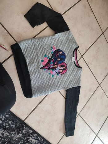 Pull Disney store 7/8 ans