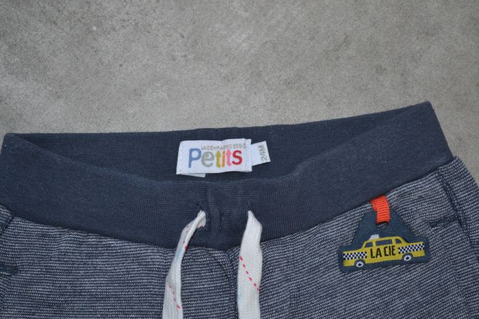 Ensemble pantalon 2 ans + sweat 3 ans et t-shirt 3 ans - photo numéro 3