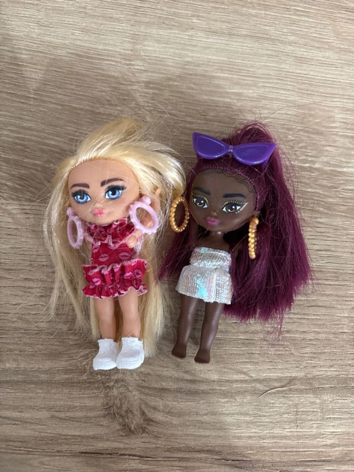 Poupées Barbie extra mini.