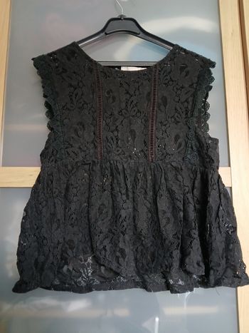 Haut en dentelle transparent