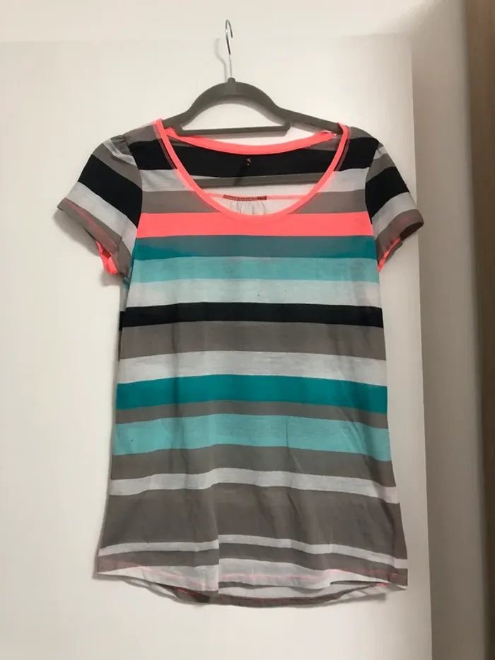 Superbe beau long t-shirt à rayures taille S