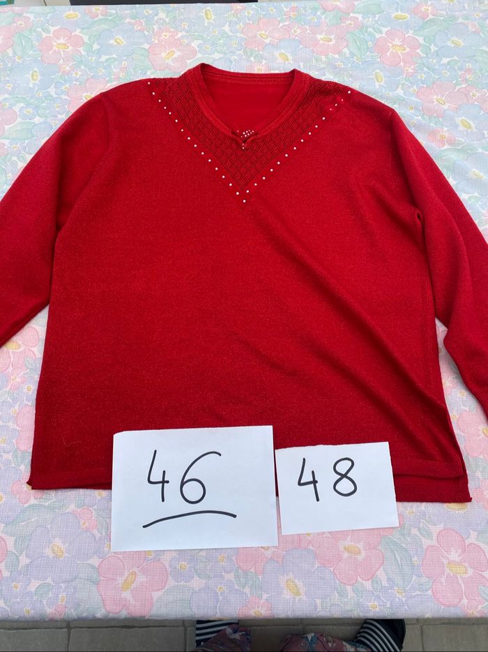 Très beau pull rouge 46-48