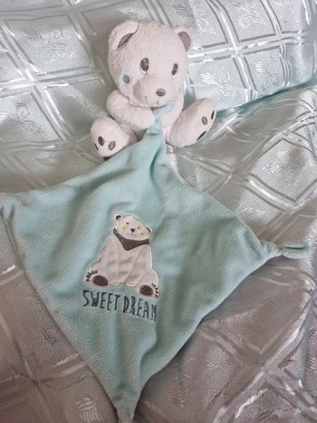 Doudou ourson avec mouchoir bleu Simba