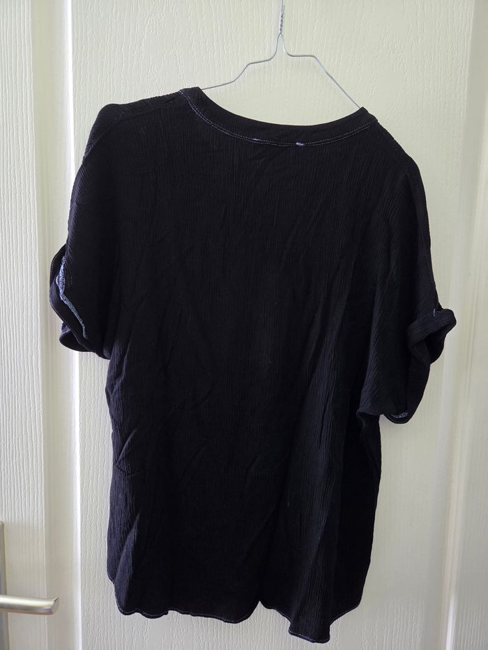 T-shirt femme fluide noir col V - Primark (Taille 44) - photo numéro 2
