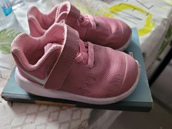 Baskets Nike taille 21 (11 cm)