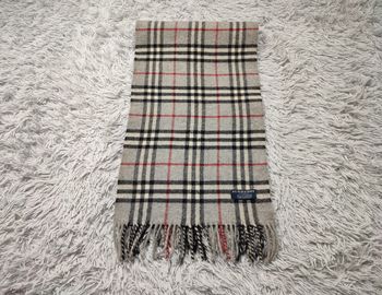 Écharpe Burberry vintage excellent état 100% cachemire