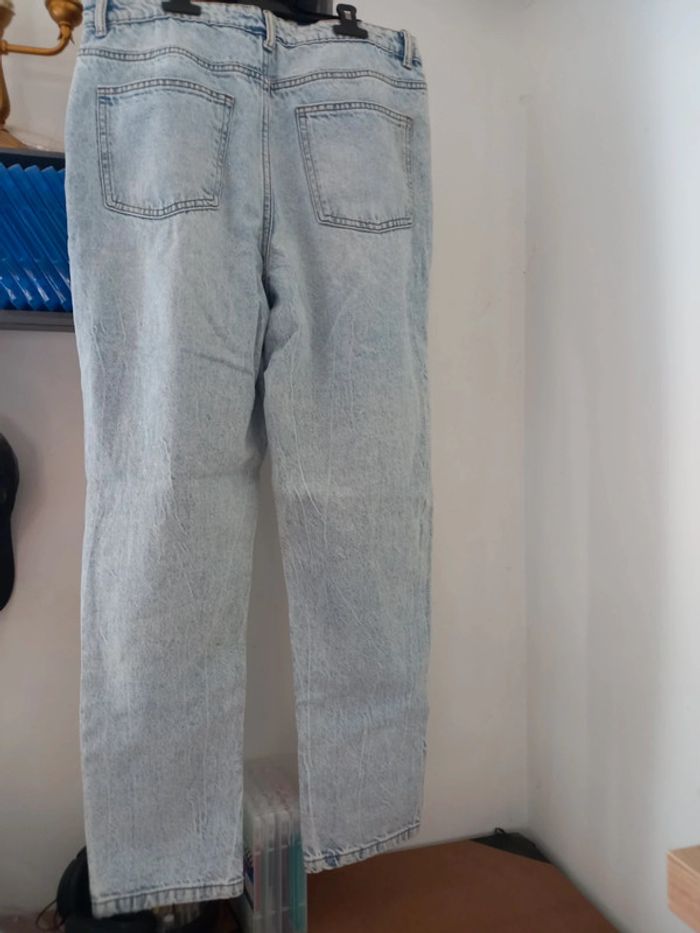 Jeans troué - photo numéro 2