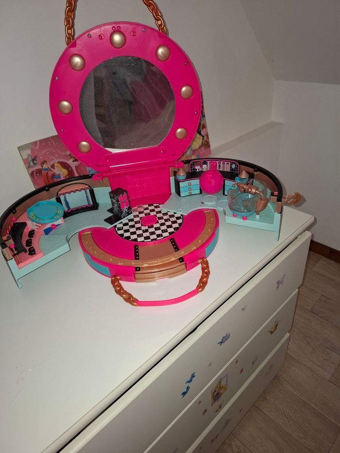 Salon de coiffure poupée LOL