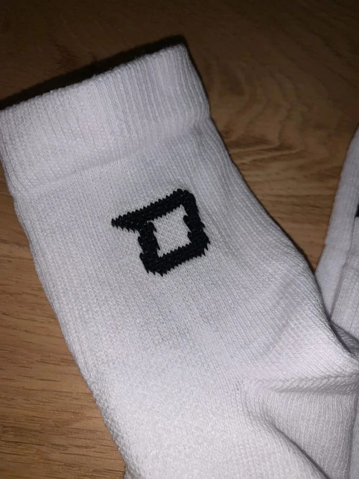 Chaussettes blanches jusqu’à la cheville - photo numéro 4