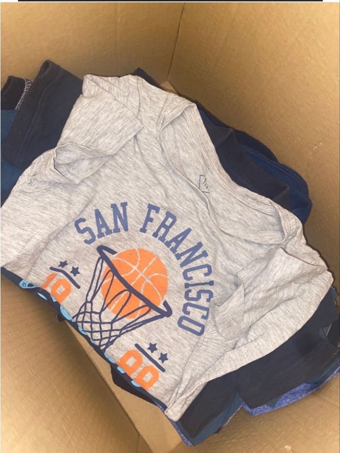 Carton de 13 Vetement pour garçons en taille 6 ans - photo numéro 3