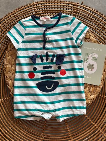 Combi short, barboteuse du pareil au même taille six mois