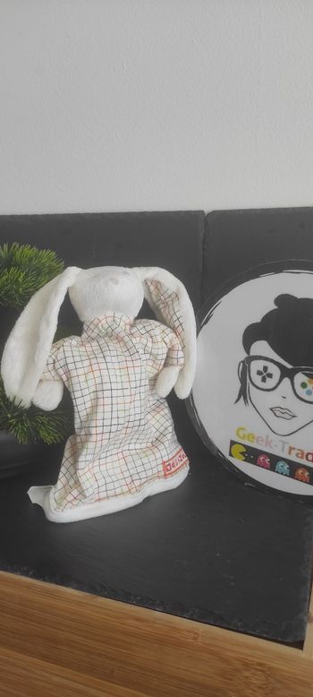 Peluche doudou lapin marionnette Tagazou blanc crème carreaux sergent major écru