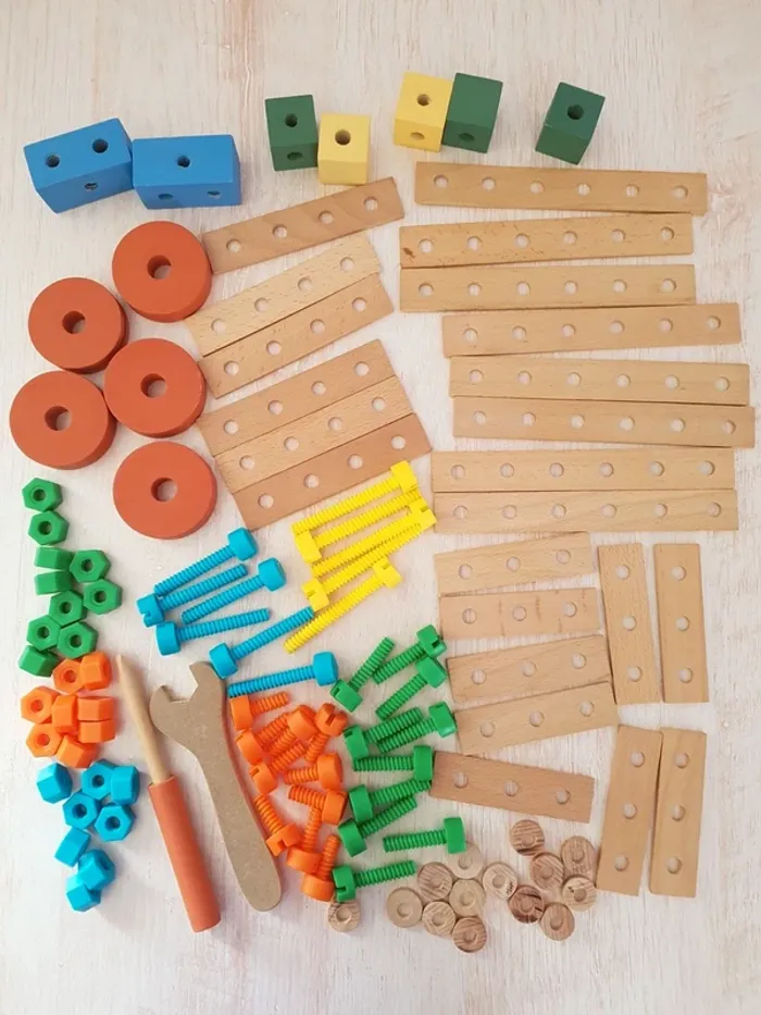 Jeu de construction à visser en bois - photo numéro 3