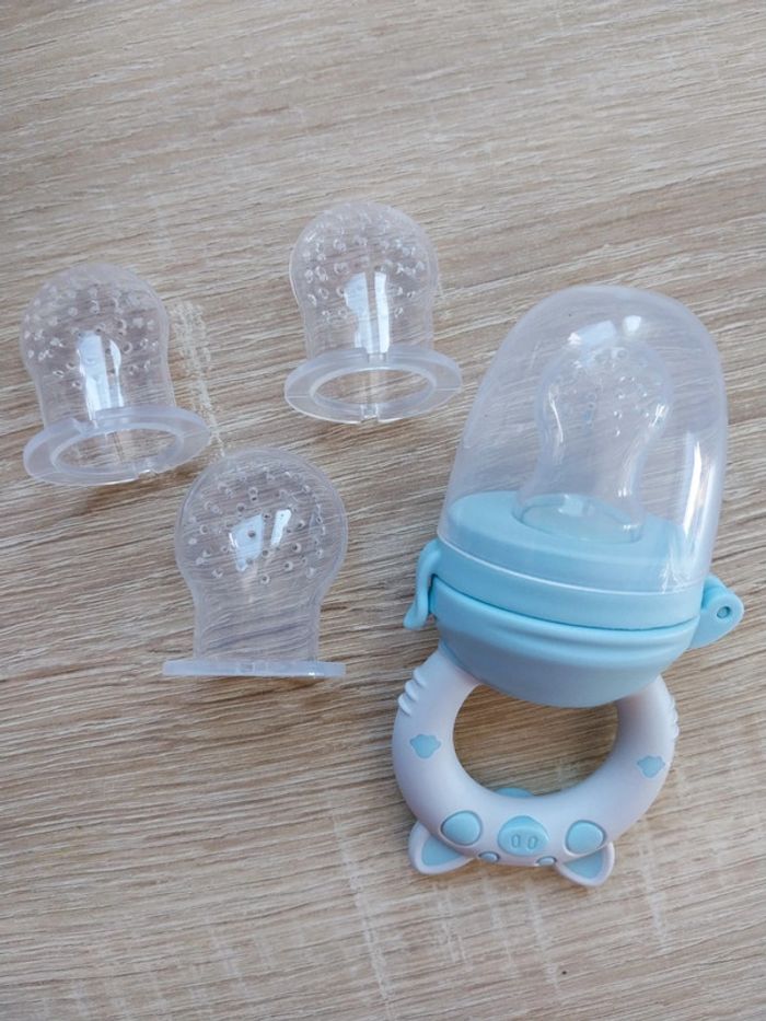 Grignoteuse bébé bleue neuve avec 4 tétines - photo numéro 2