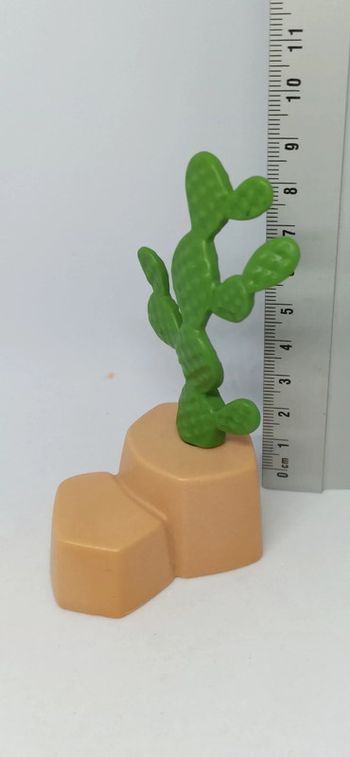 Plante cactus sur rocher marron clair playmobil