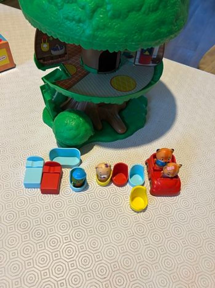 Arbre magique avec 4 personnages - photo numéro 6