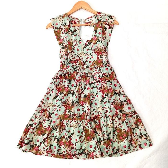 Robe courte fleurie pour femme. Marque Sweewë. Neuf avec étiquette
