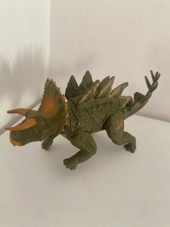 dinosaure Stégocératops de Jurassic World