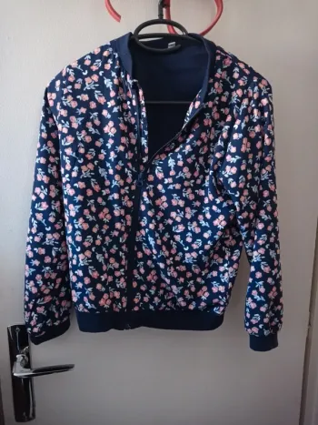 Veste fine mi saison bleu marine a fleurs
