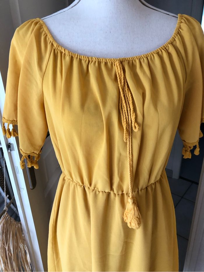Jolie robe jaune pompon - photo numéro 2