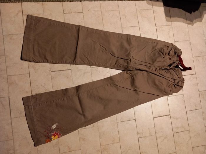 Pantalon avec broderie (10 ans)