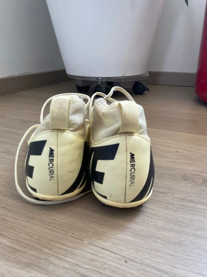 Baskets de foot nike - photo numéro 4