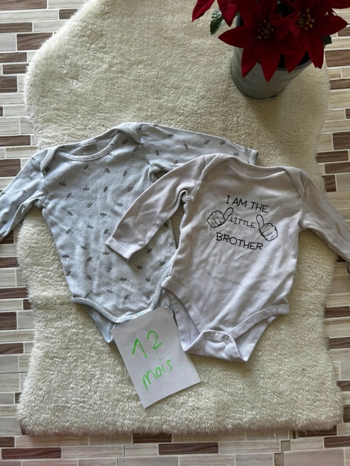 Lot de 2 bodies ~ 12 mois