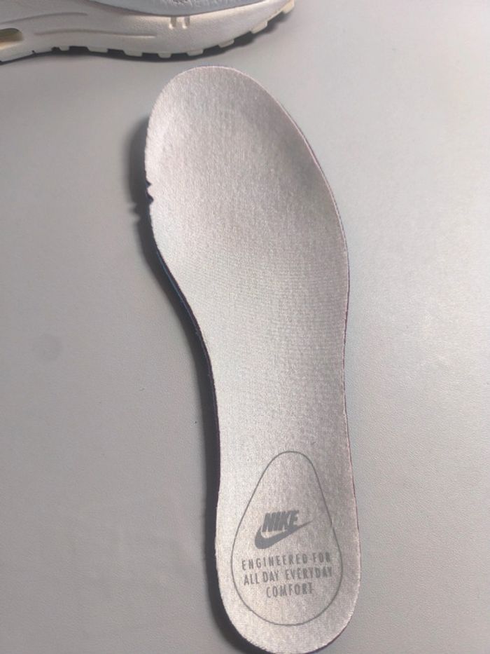 Baskets Nike air max one blanche neuves pointure 37 - photo numéro 12