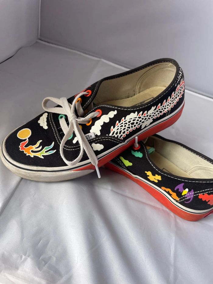 Vans otw gallery Kaitlin cha - photo numéro 2