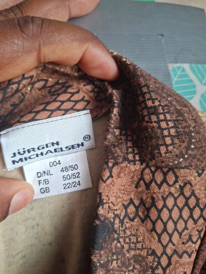 Blouse, élégante et sexy - imprimé léopard neuf, taille 50/52 - photo numéro 3