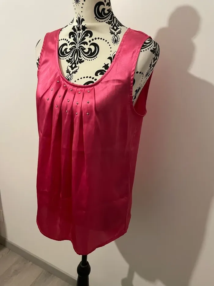 Blouse sans manche satinée rose strass au col rond Kiabi taille 38 - photo numéro 4
