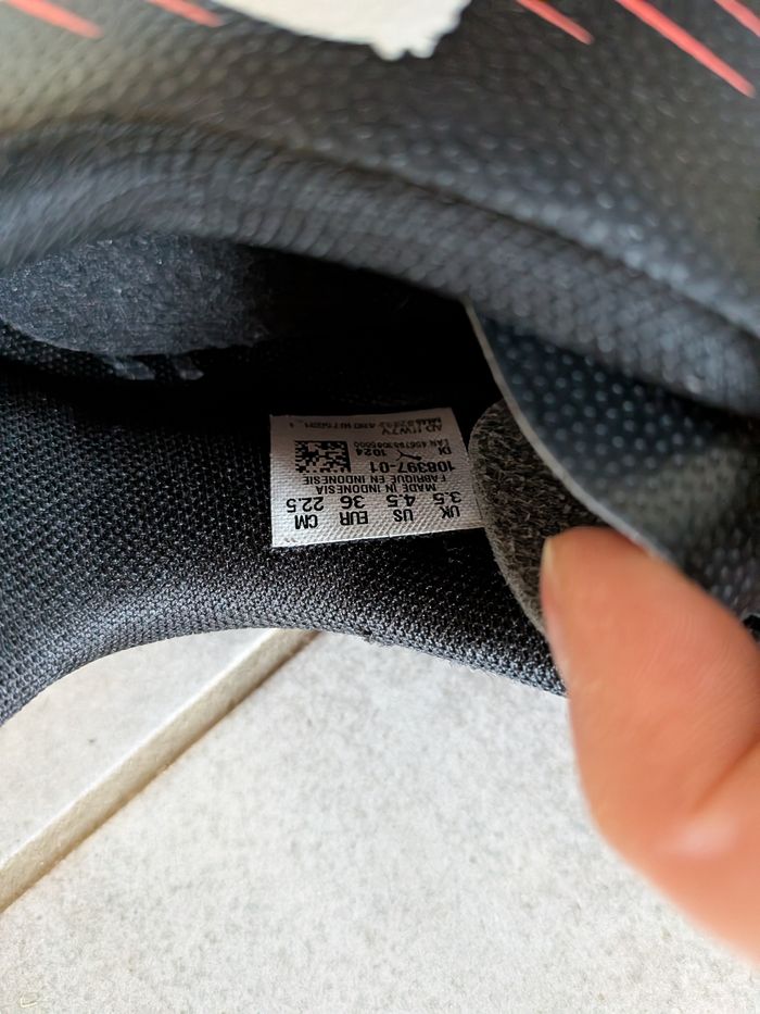 Chaussures footsal puma taille 36 - photo numéro 5