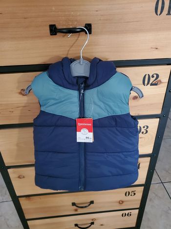 Veste sans manches toute neuve In extenso Taille 18 mois