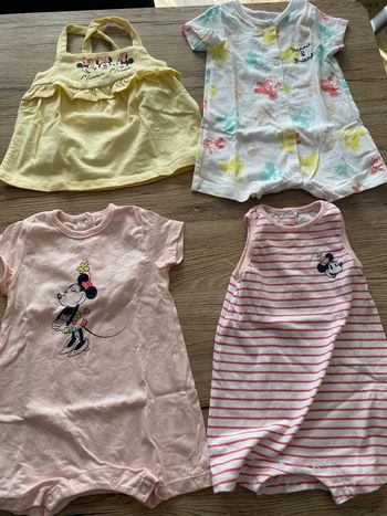 Robe et grenouillères Disney