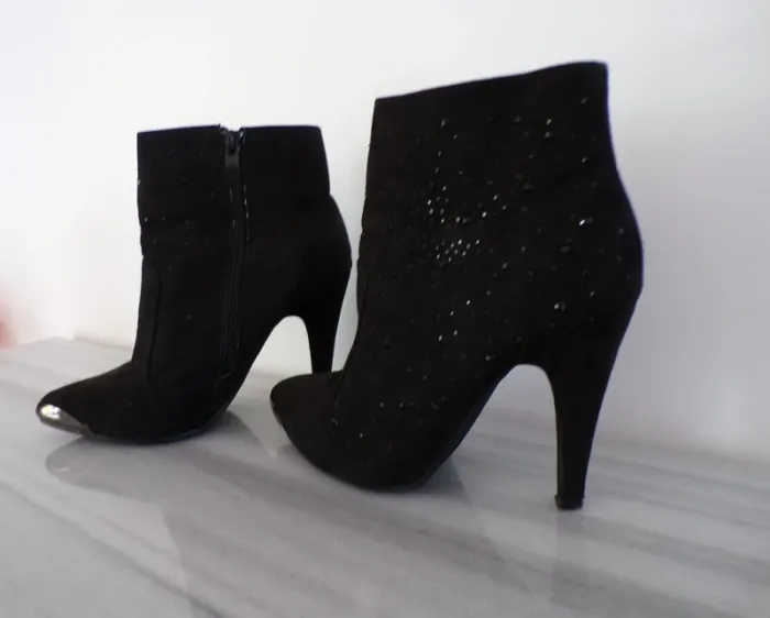 Bottines daim noir hautes P. 36
