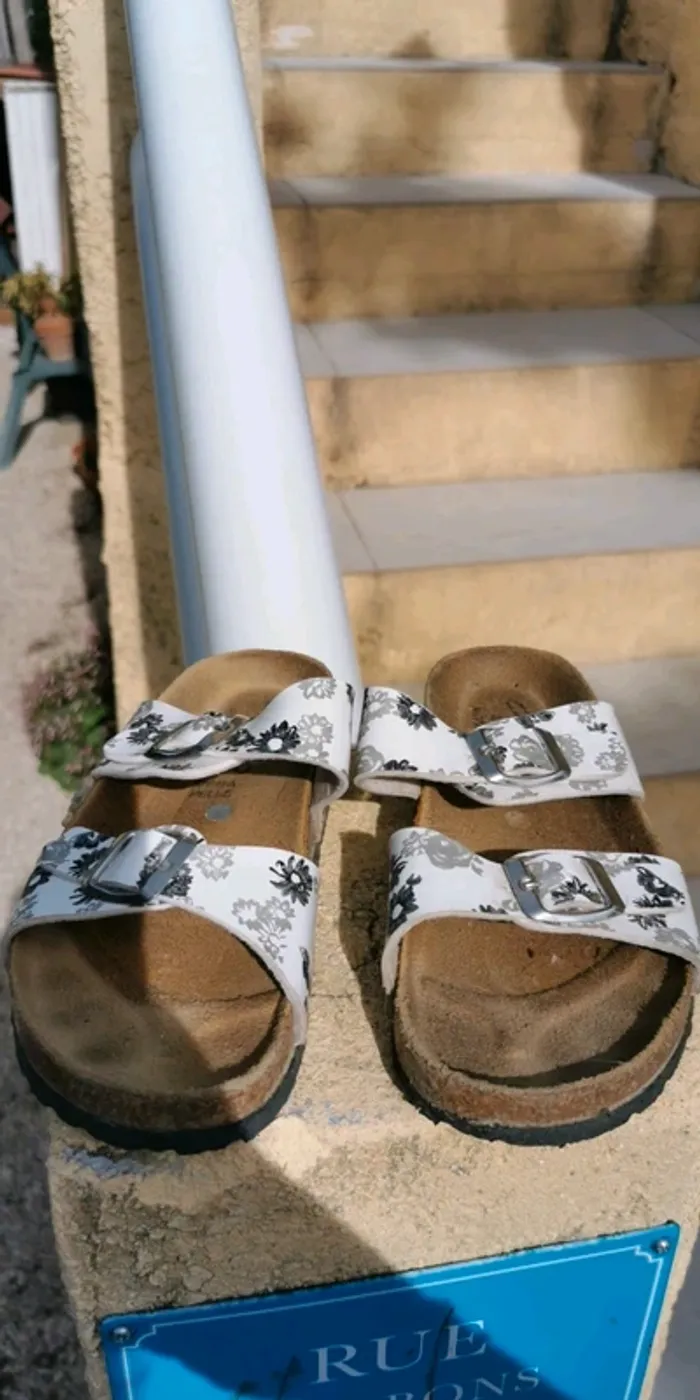 Sandales