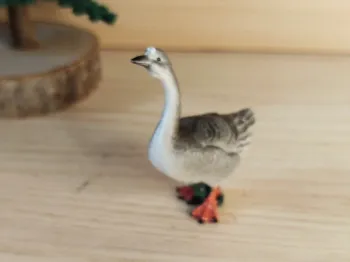 Figurine oie grise  animal de la campagne