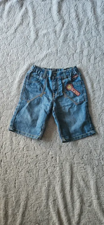 Short jean souple neuf 10 ans