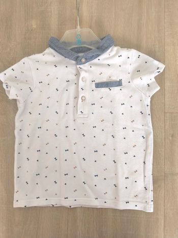 Polo blanc col bleu petits motifs 