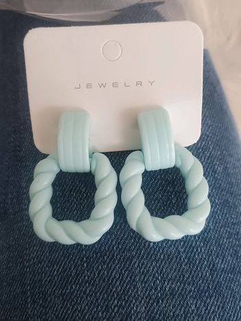 Boucles d'oreilles clou effet vintage bleu ciel