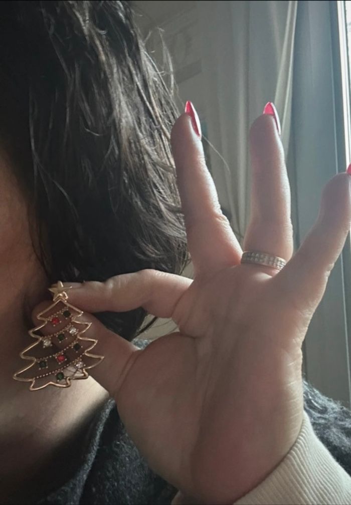 Boucles d’oreilles NEUVES pour femme forme sapin de Noël 🎄 couleur doré - photo numéro 2