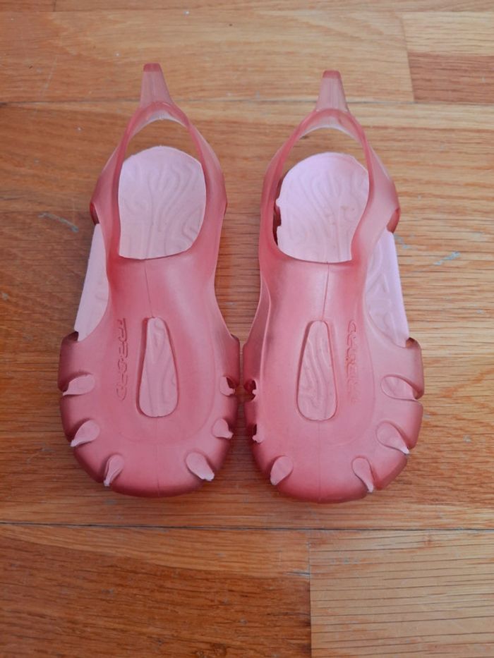 Chaussures de plage piscine Tribord Decathlon rose clair pointure 24