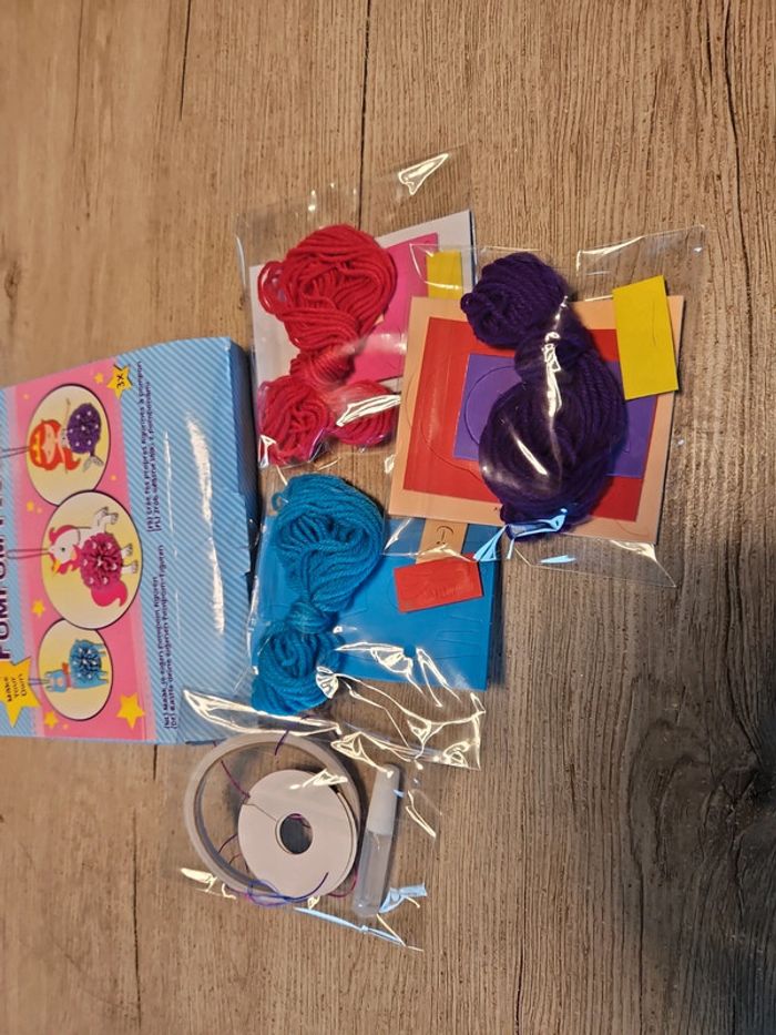 1 bricolage de création de 3 figurines à pompom, neuve et complète - photo numéro 5