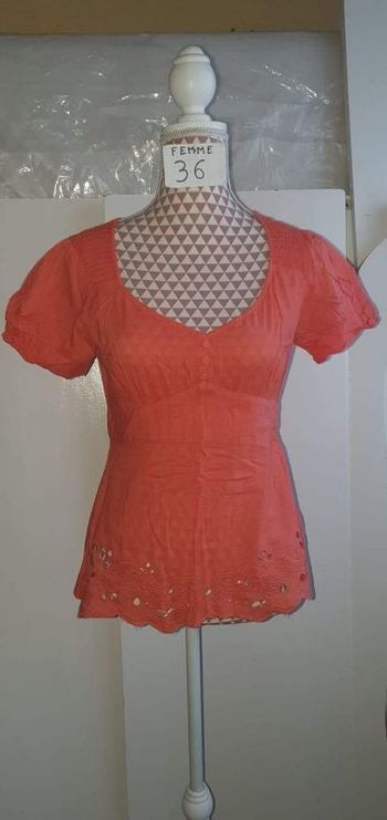 Chemise, en coton ,corail, en très très bon état,longueur 63cm, marque Xanaka =6€