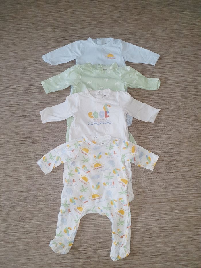 Lot de 4 pyjamas T.1M