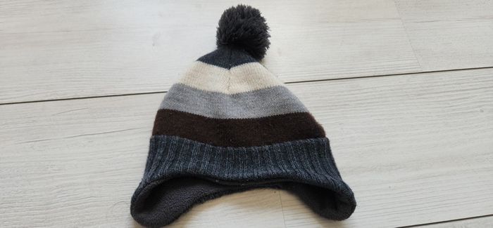 Bonnet rayé à pompon
